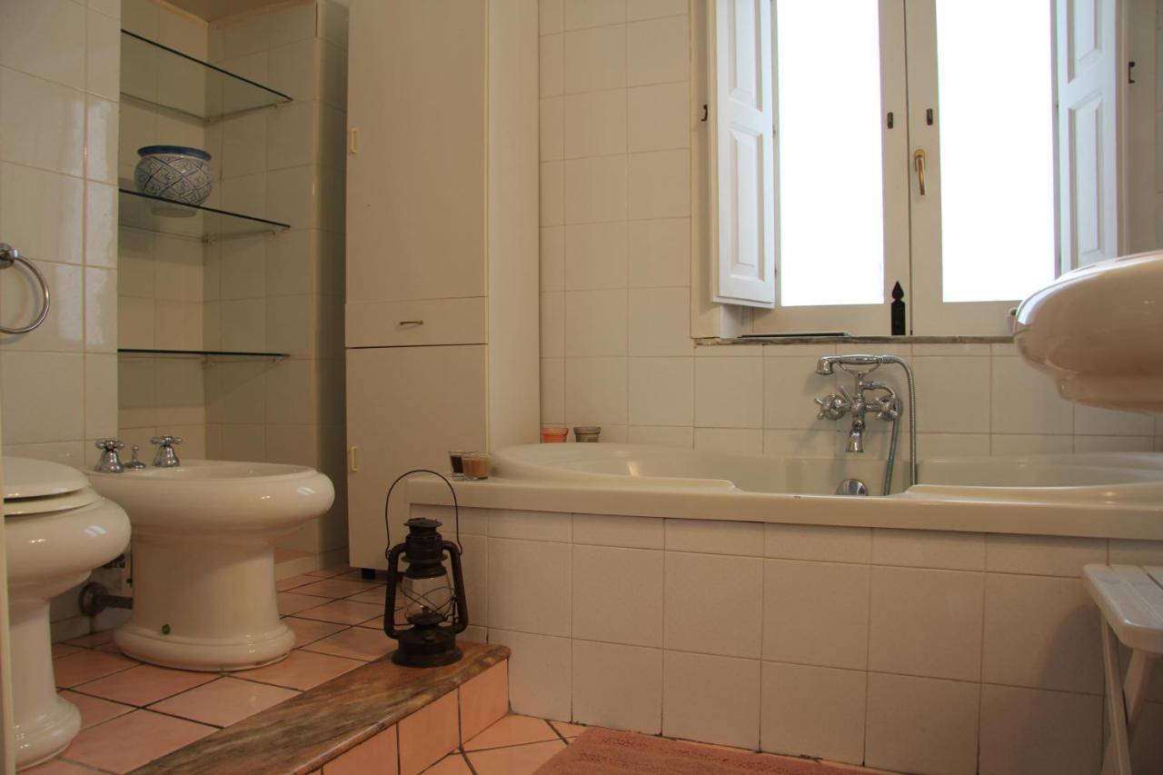 Casa Vacanza Icaros, Ortigia Hictoric Center, 200 Mt From The Beach Сиракузы Экстерьер фото